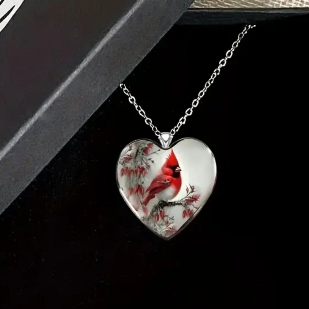 NEW! Beautiful Cardinal Heart Shaped Pendant Necklace. NWOT